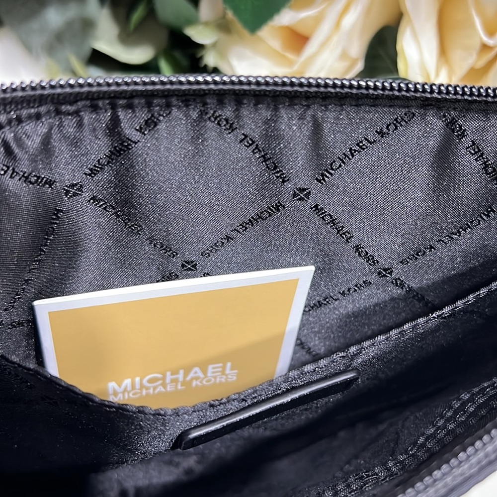 NWT MICHAEL KORS BLACK LARGE SPORTS WRISTLET/ CLUTCH - Picture 6 of 16
